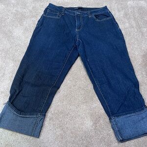 EUC! Women’s Bacinni Brand Zipper Detail Cuffed Capri Jeans Size 8